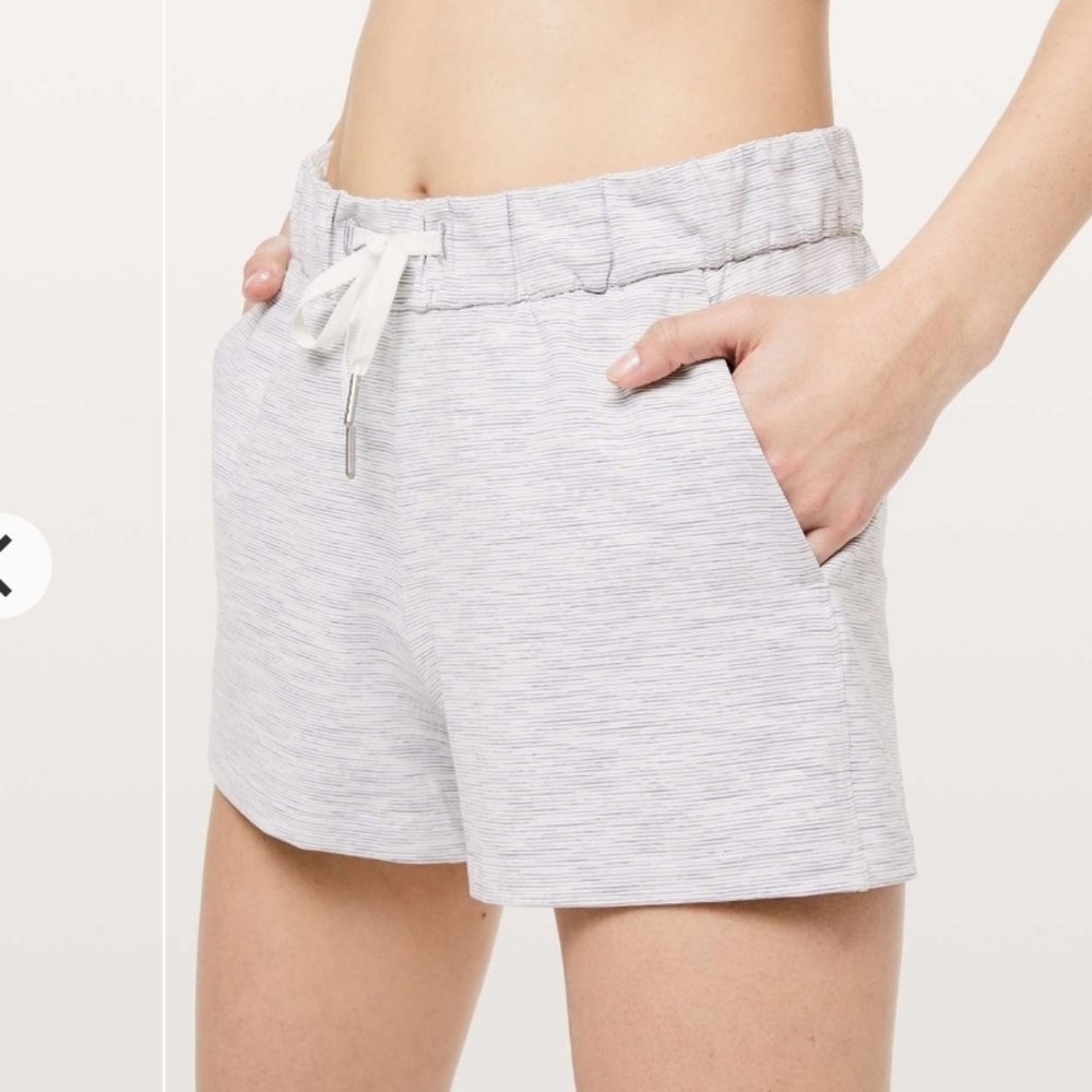 Lululemon On The Fly Short *2.5". Wee Are From Space Nimbus Battleship. 4 US.